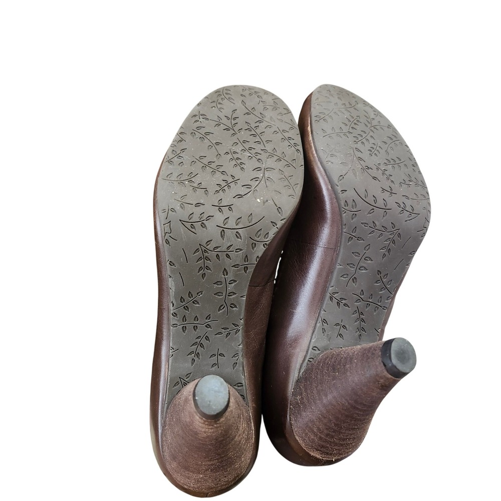 Anthropologie Brown Leather Floral T-Strap Mary Jane Heels Brazil Sz 38 Coquette - Picture 7 of 12